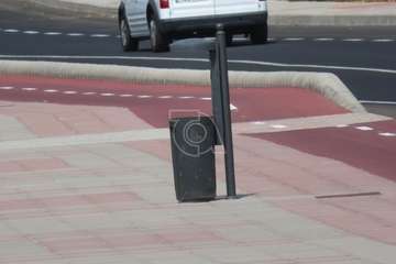 Vandalizan las nuevas papeleras del ensanche de la carretera de Melenara (Telde)/TA.